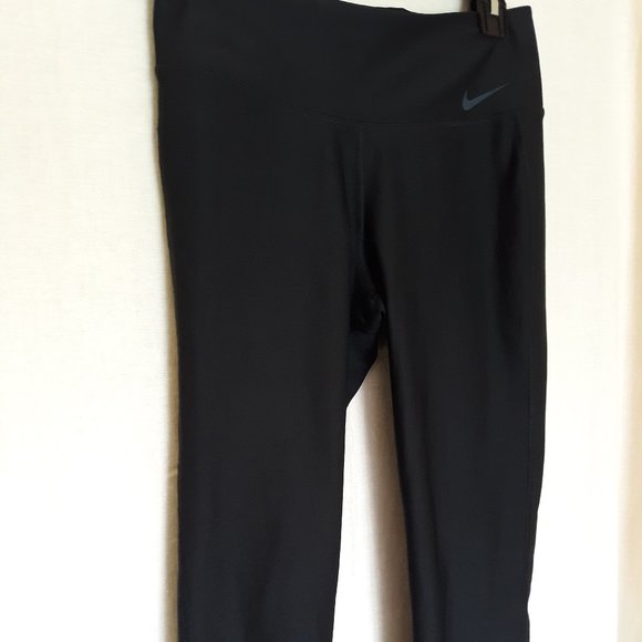Nike Dri-Fit Black Capris Leggings - Picture 2 of 8